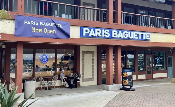 Front of Paris Baguette in Carlsbad California