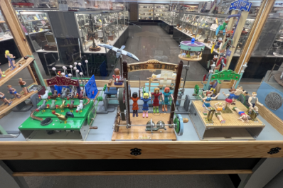 Moving toy models at Miniature Craftsman Museum in Carlsbad, California